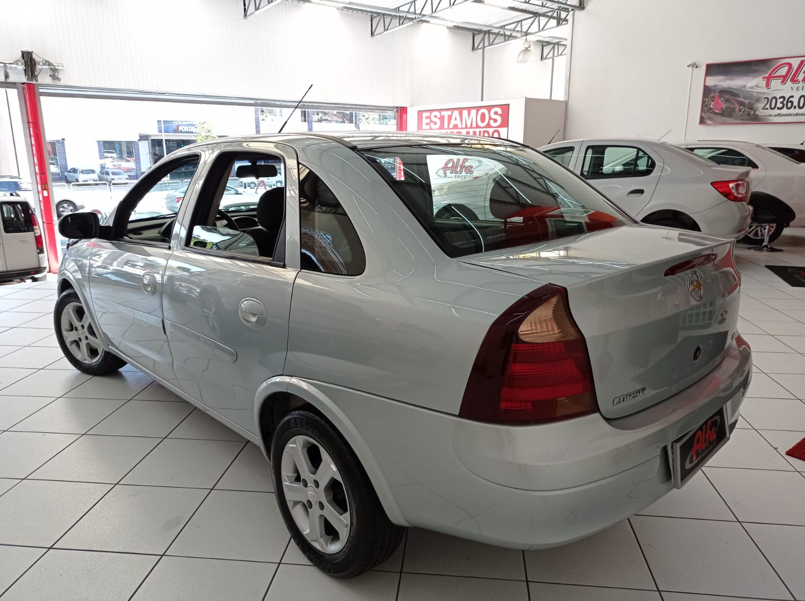 GM Corsa Sedan Premium 1.4 - Alfa Ve\u00edculos 10 Anos no mercado